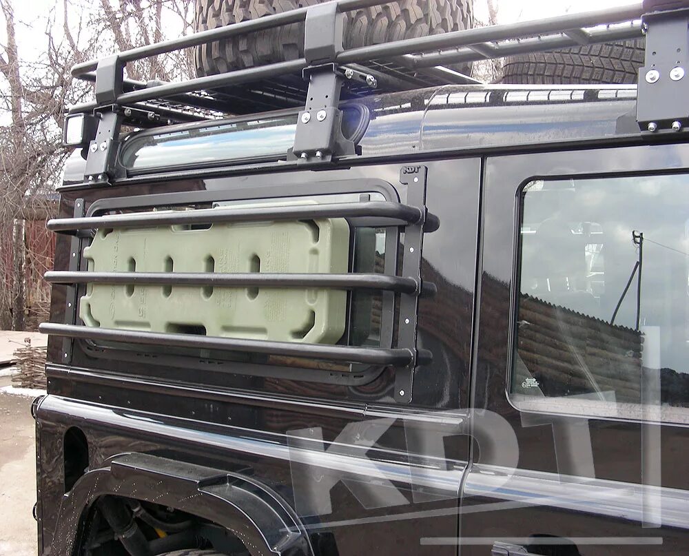 Защита боковых окон. Экспедиционный багажник на defender 90. Защита боковых окон. Защита окон уаз 469. Защита боковых стекол уаз хантер.