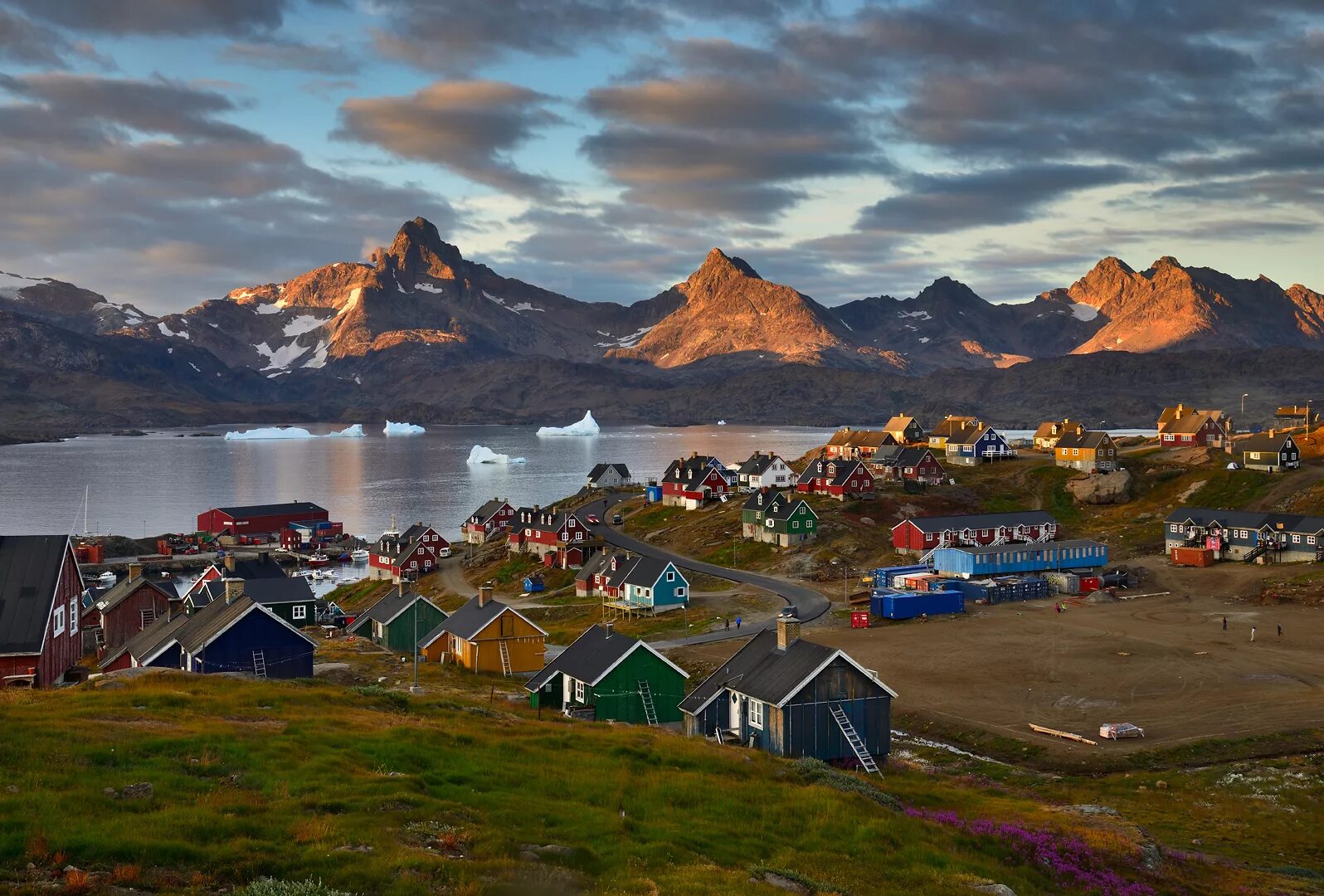 Нуук Гренландия. Остров Гренландия Нуук. Поселение Нуук Гренландия. Нуук остров Гренландия фото. Исландия какая европа
