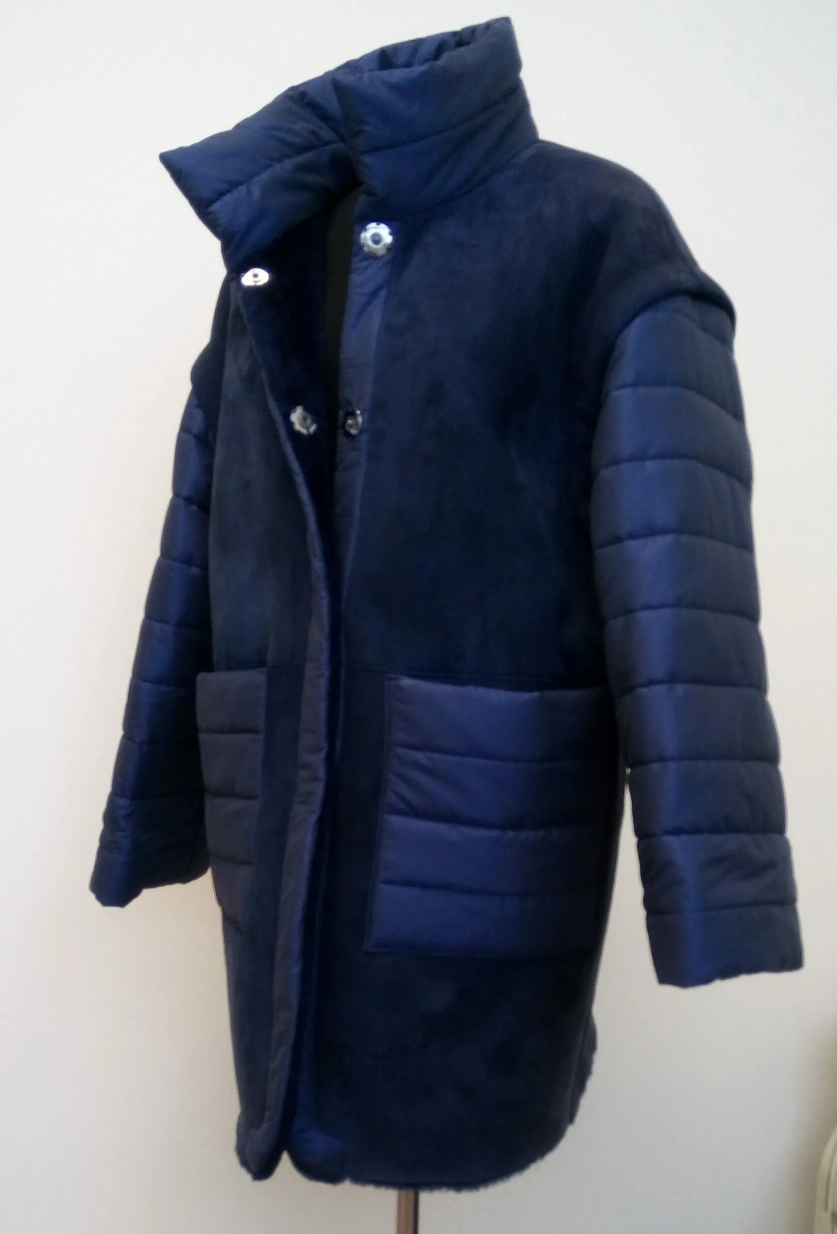 Куртка трансформер женская зимняя. Ушить пуховик по бокам своими руками в домашних. Ушив пуховиков. Расклешенная куртка женская. Ушить пуховик.