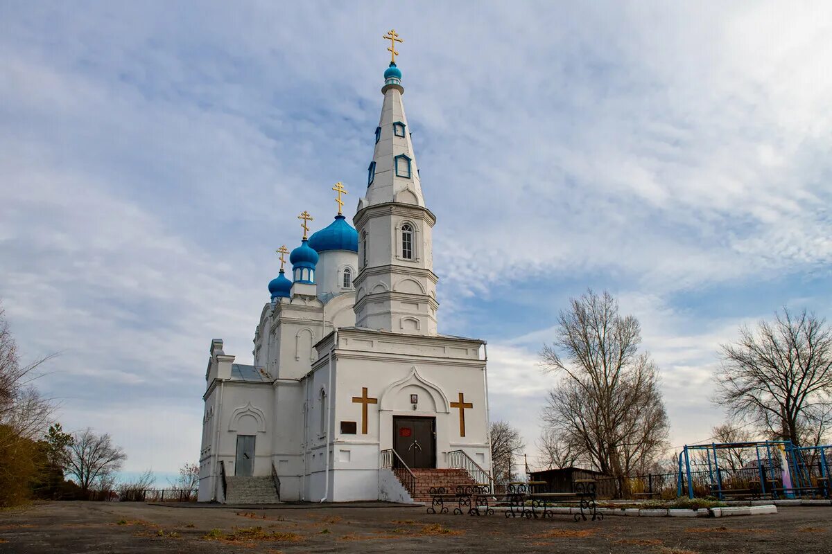 Храм на реке Обь. Церковь на белом фоне. Церковь на белом 6. Город Родники Церковь на место.