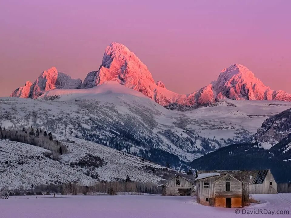 Пейзаж горы. Параллельные горы. Wyoming Mountains. Teton Valley. Beautiful sites