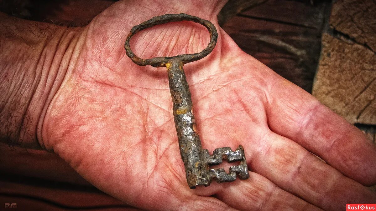 картинка рабочий с ключом. секретные дневники улисса мура книга. ключи от времени книга. ключи разные. ключи.