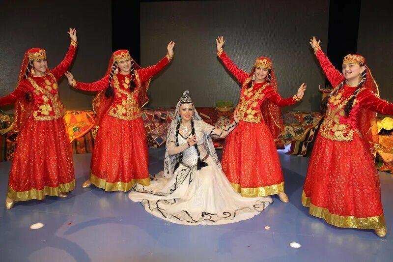 Азербайджанский национальный танец. Национальные танцы Азербайджана. Азербайджанский народный танец. Азербайджанский национальный костюм. Танцы азербайджана