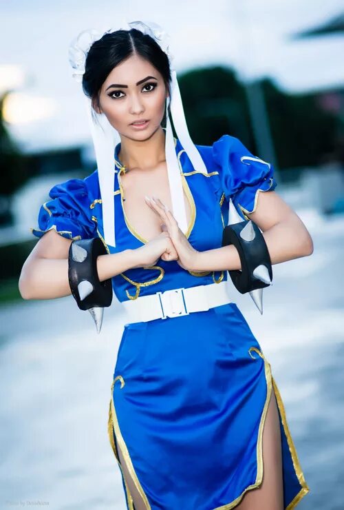 Cosplay chun. Chun li Cosplay. Чунь-ли и Камми косплей. Street Fighter Чун ли косплей. Косплей +18 Chun-li.