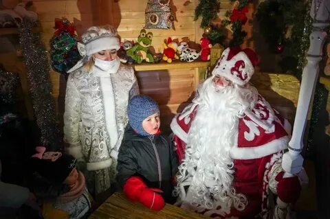 Выход деда мороза на новогоднем утреннике