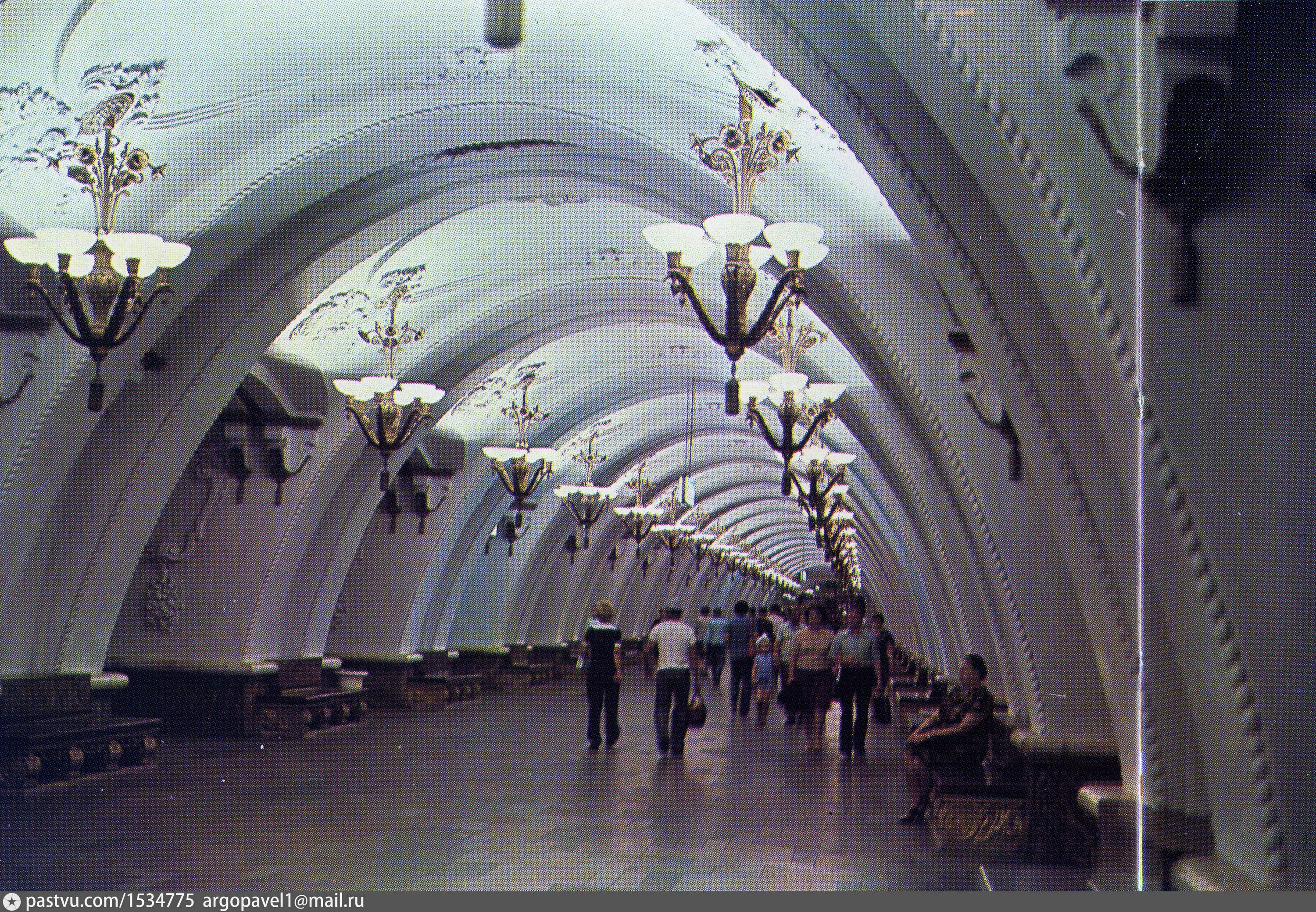 Метро Арбатская. Метро Арбатская 1953. Метро Арбатская люстра. Закрытие метро. Театр метро арбатская