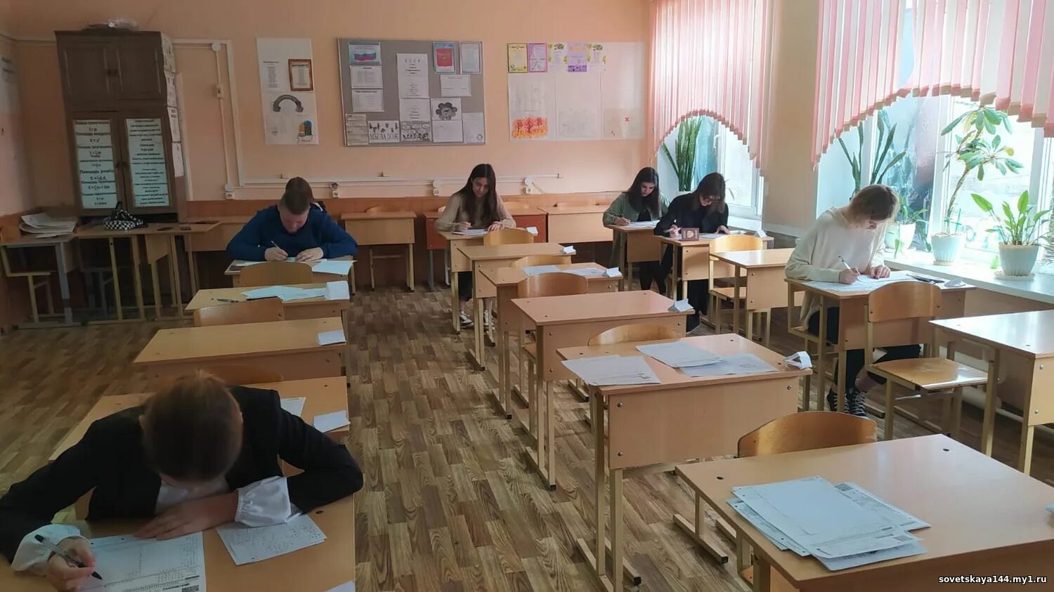 Экзамены в 9 классе. Экзамен в 9 классе беларусь. Экзамены в 9 классе казахстан 2024. Экзамены в 9 классе в 2023. Проведение экзамена в школе.