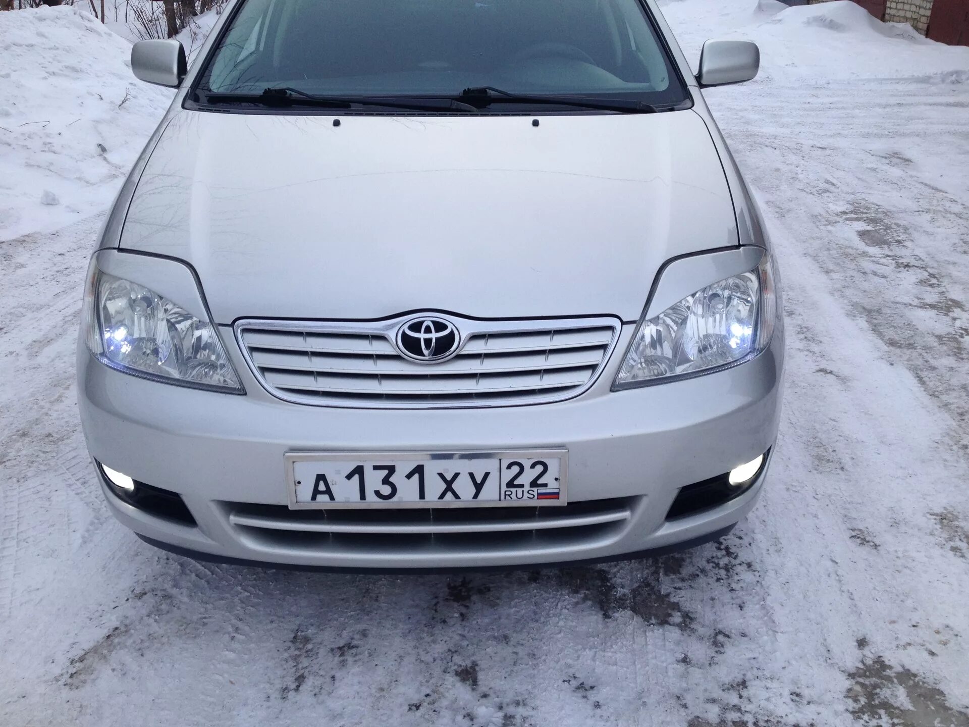 Купить короллу 120 новосибирск. Реснички Тойота Королла 120. Toyota Corolla 120. Реснички на Тойота Королла е120 седан. Реснички на фары Toyota Corolla 120.