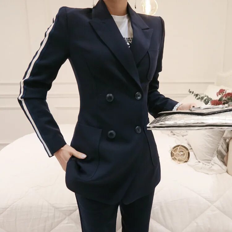 двубортный пиджак charuel. двубортный пиджак 1837 британия. двубортный черный брючный женский костюм. костюм женский с прямыми брюками. брючный костюм двубортный.