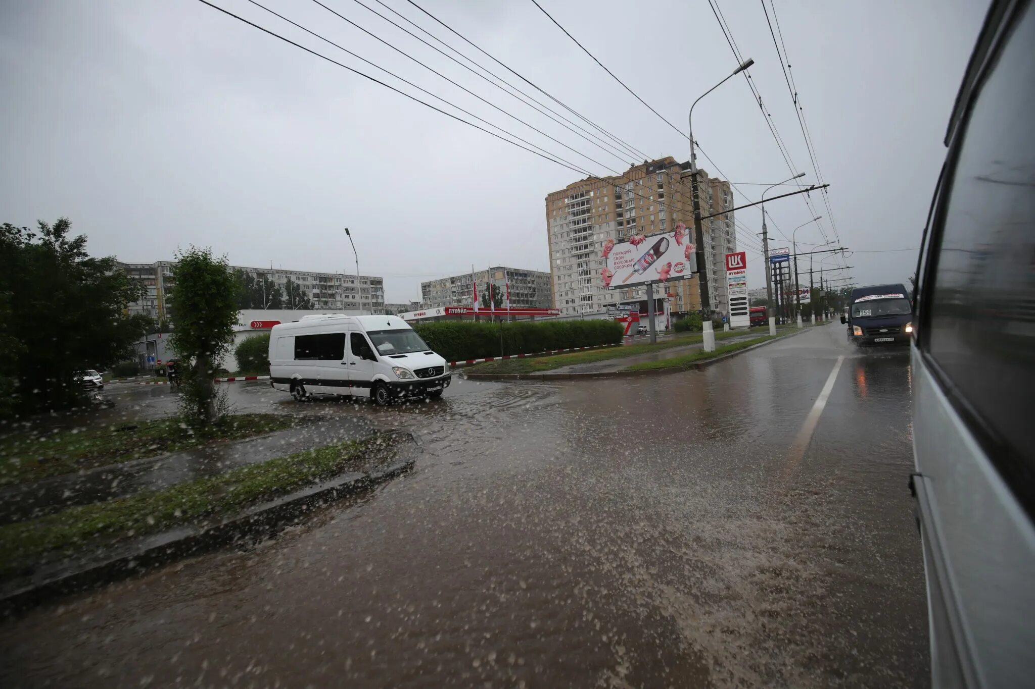 Осадки в волгограде сегодня. Ливень в Волгограде. Град в Волгограде. Волгоград дождь. Гроза в Волгограде.