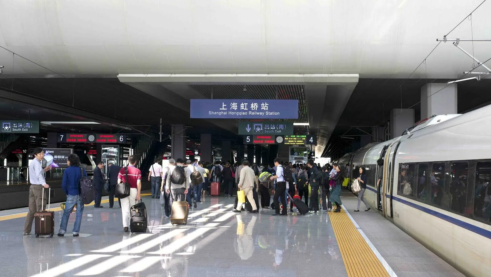 Shanghai hongqiao railway. Вокзал шанхай хунцяо. жд вокзал шанхай hongqiao. транспортный узел хунцяо в шанхае. самый большой вокзал гуанчжоу.