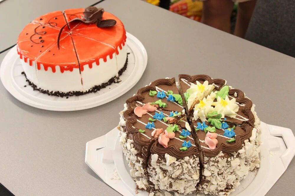 Торты череповец. Торты череповец. Оформление торта кучерявый пинчер. Череповецхлеб торт стефания. Торт череповецкий.