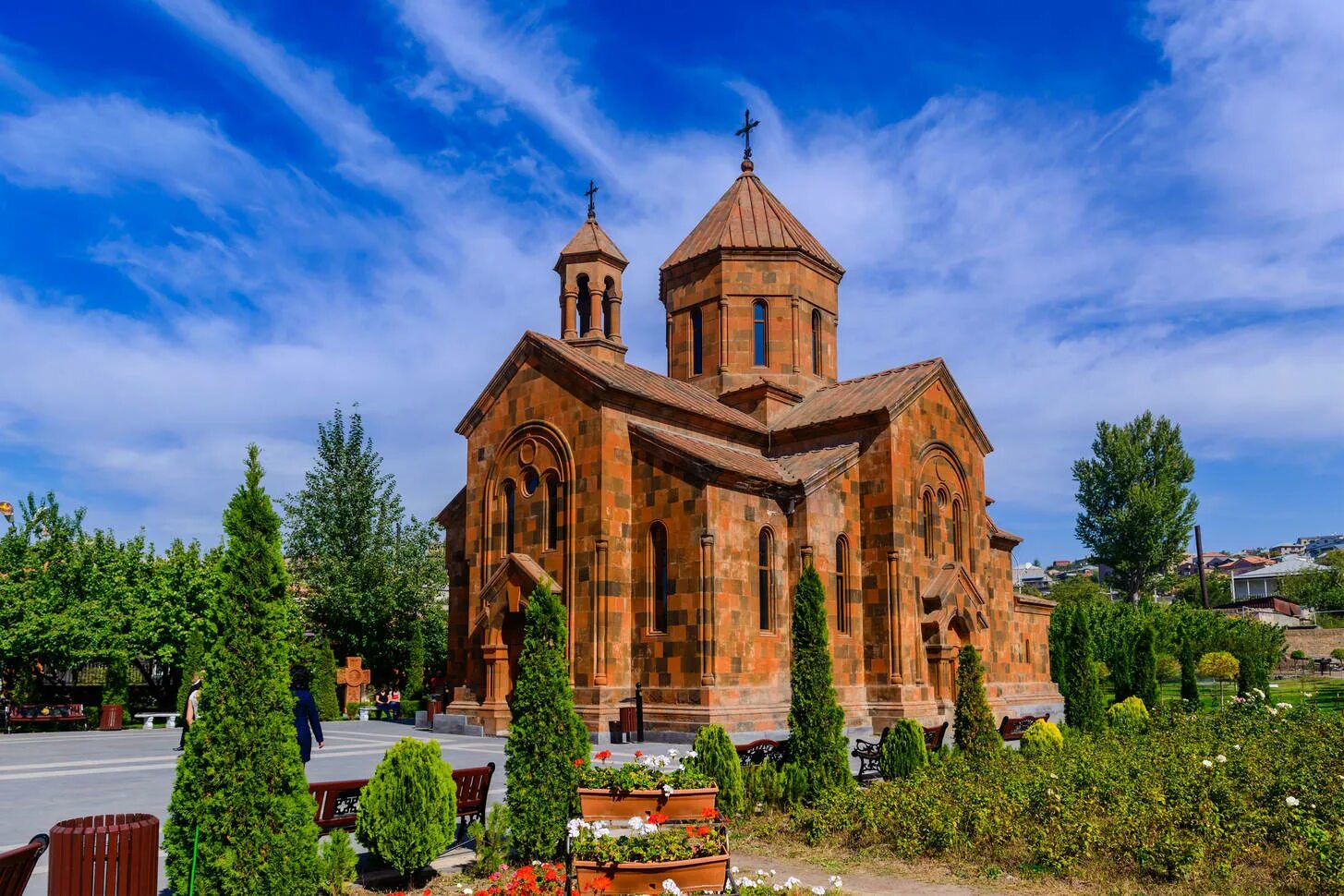 Ереван летом. Церковь Святого Спасителя (Гюмри).