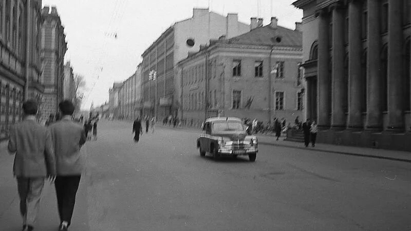 Ленинград 1984. 1984 ленинград. Машина времени 1980. Кировский проспект ленинград. 4 всесоюзный съезд онкологов 1986 ленинград знак.