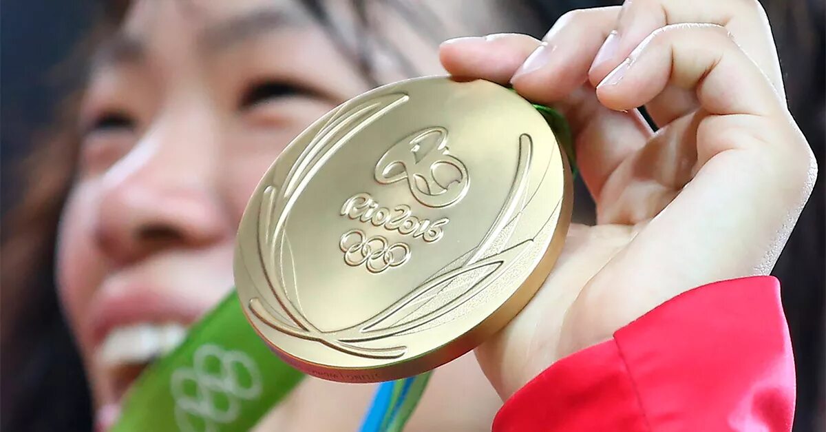 Вторая золотая медаль. Медали Токио 2020. Олимпийская медаль Токио 2020. Золотая Олимпийская медаль Токио. Медали токие Олимпийские игры.
