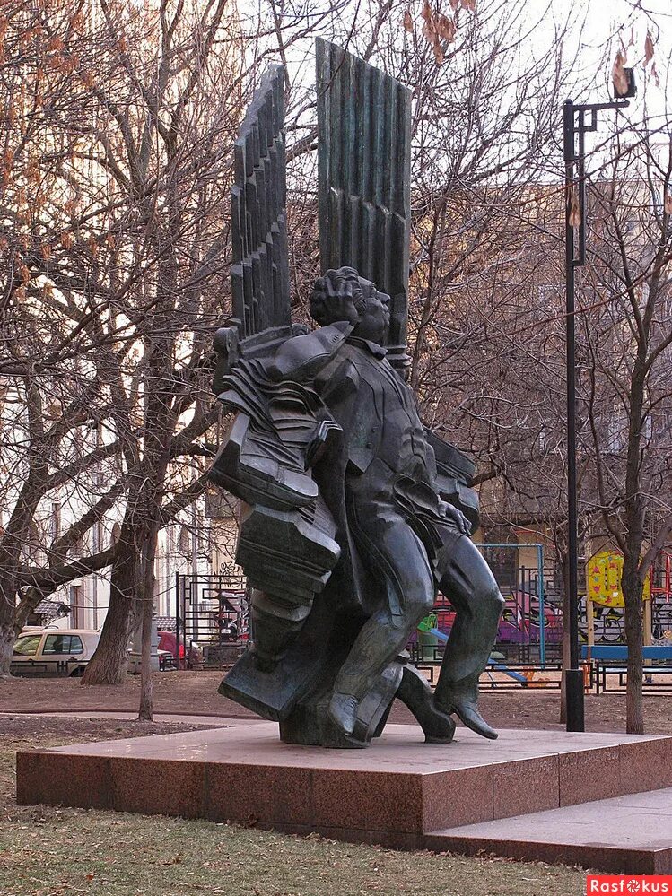 всехсвятская роща щукино. сквер арама хачатуряна. памятник хачатуряну в брюсовом переулке. сквер на улице хачатуряна. сквер мстислава ростроповича москва.