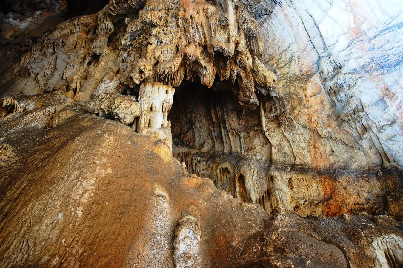 адыгея дикая пещера шестерых. лагонаки азишская пещера. дикая пещера. мезмайская пещера. адыгея дикая пещера шестерых.
