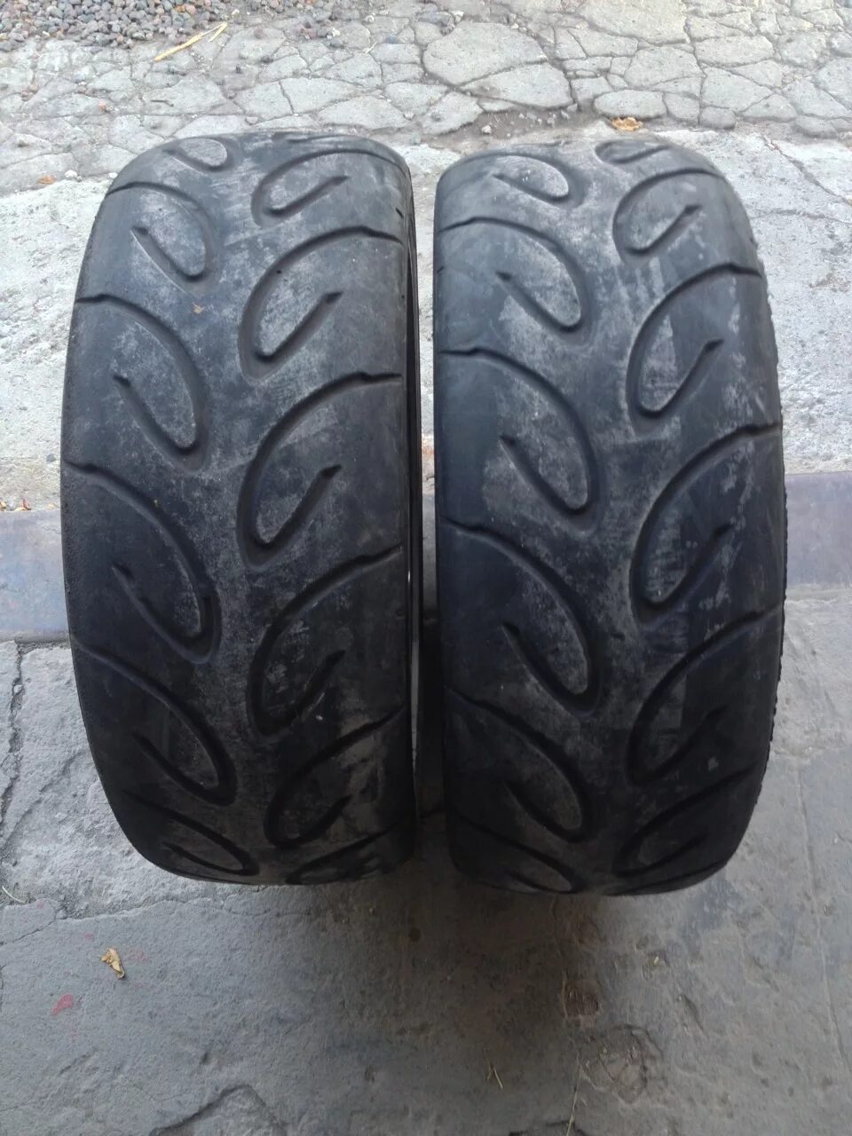 Effiplus epluto ii аналог. Резина автомобильная. Резина nexen 185/65 r15 лето. Kumho дата производства шины. 225/35 r20.