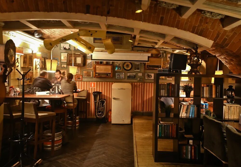 шоу холостяк на черном фоне. александр гранков. холостяк краснодар красная. холостяки романтики бар. холостяк романтики краснодар.