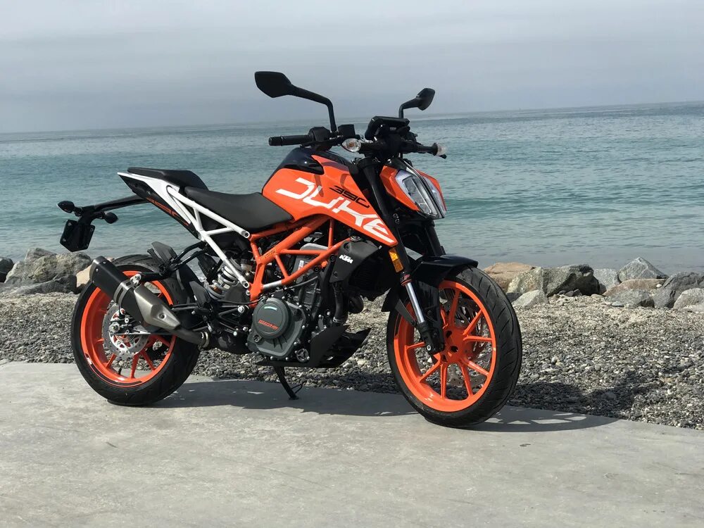 KTM Duke 390 2018. KTM 390 Duke супермото. Ducati Duke 390.