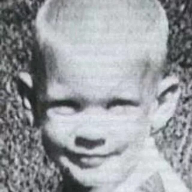 эдвард бил детские фото. робин уильямс в детстве фото. гейтс в молодости. билл тальберт в детстве. битый в детстве человек.