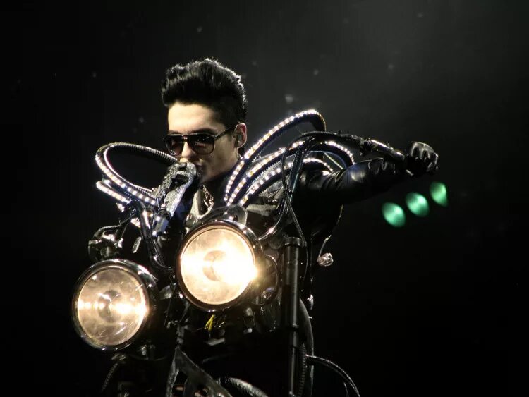 Hey baby том каулитц. Tokio hotel 2010 humanoid. tokio hotel 2010. tokio hotel 2010 humanoid билл каулитц. билл каулитц искитиме рок.