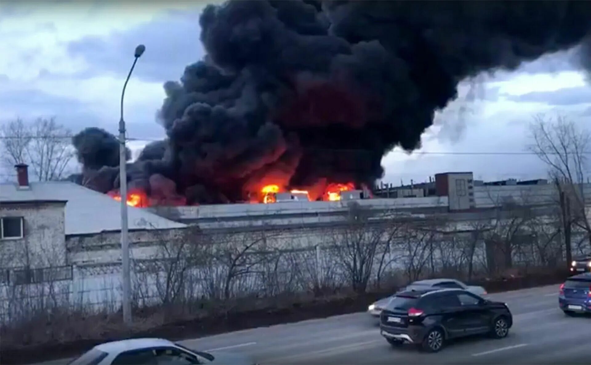 Сгорела ракета. Пожар на Красмаше в Красноярске. Пожар Красмаш Красноярск 2019. Пожар на ракетном заводе в Красноярске. Пожар на заводе Бирюса Красноярск.