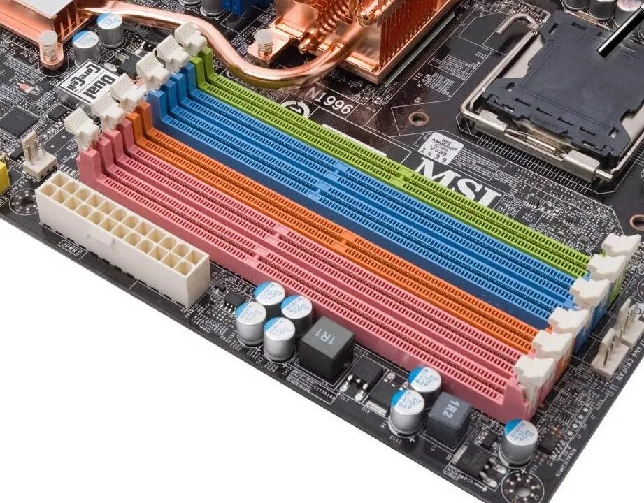 Платы памяти ddr3. Материнская плата gigabyte ddr2 2 слота озу. материнская плата gigabyte 2 планки озу. материнская плата ддр3 4 слота. материнская плата гигабайт 4 слота оперативной памяти 2 видеокарты.