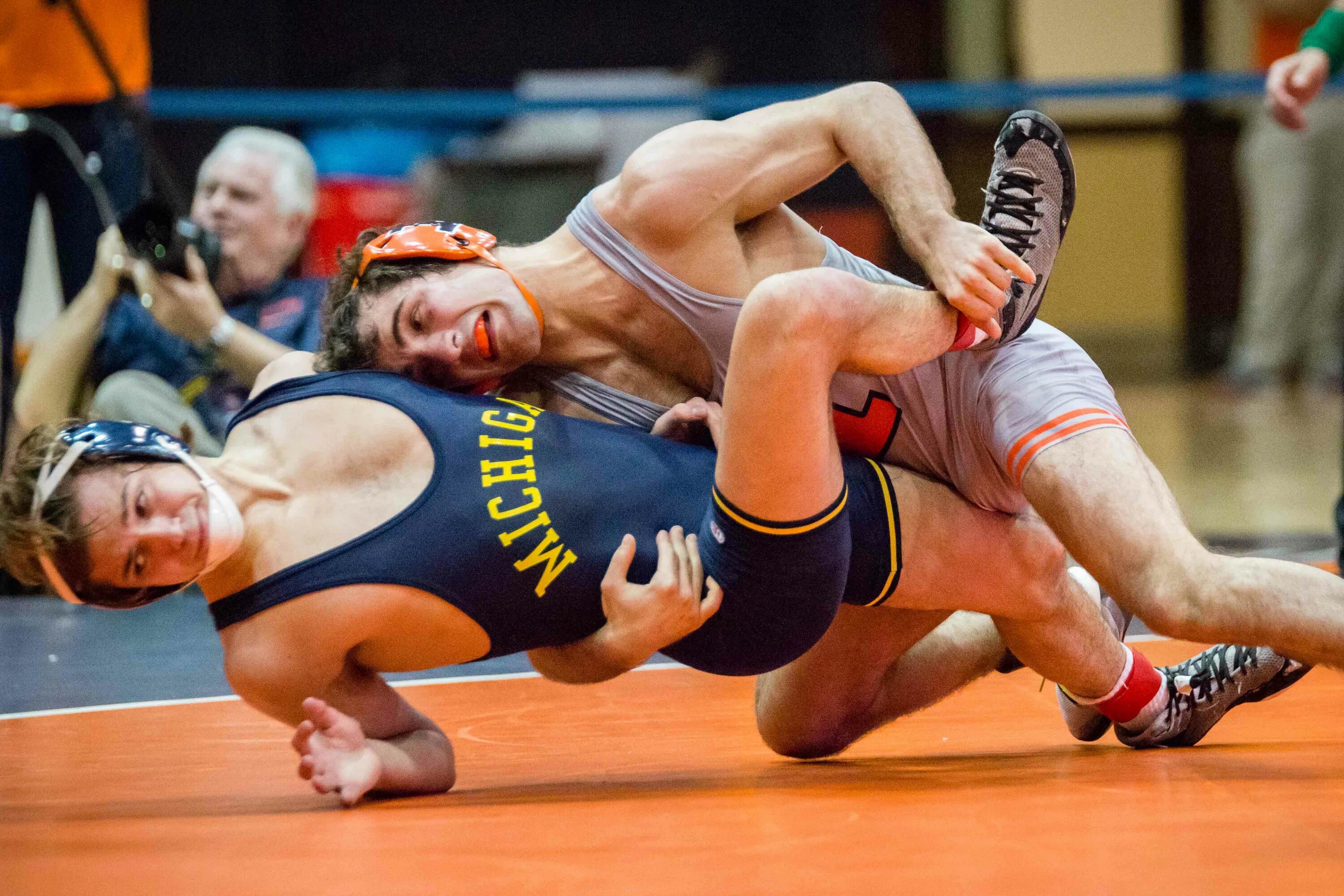 Вольная борьба женщины без трусов. Wrestling man pins woman. 69 борьба женщины. Кали логан wrestling. Wrestling men.