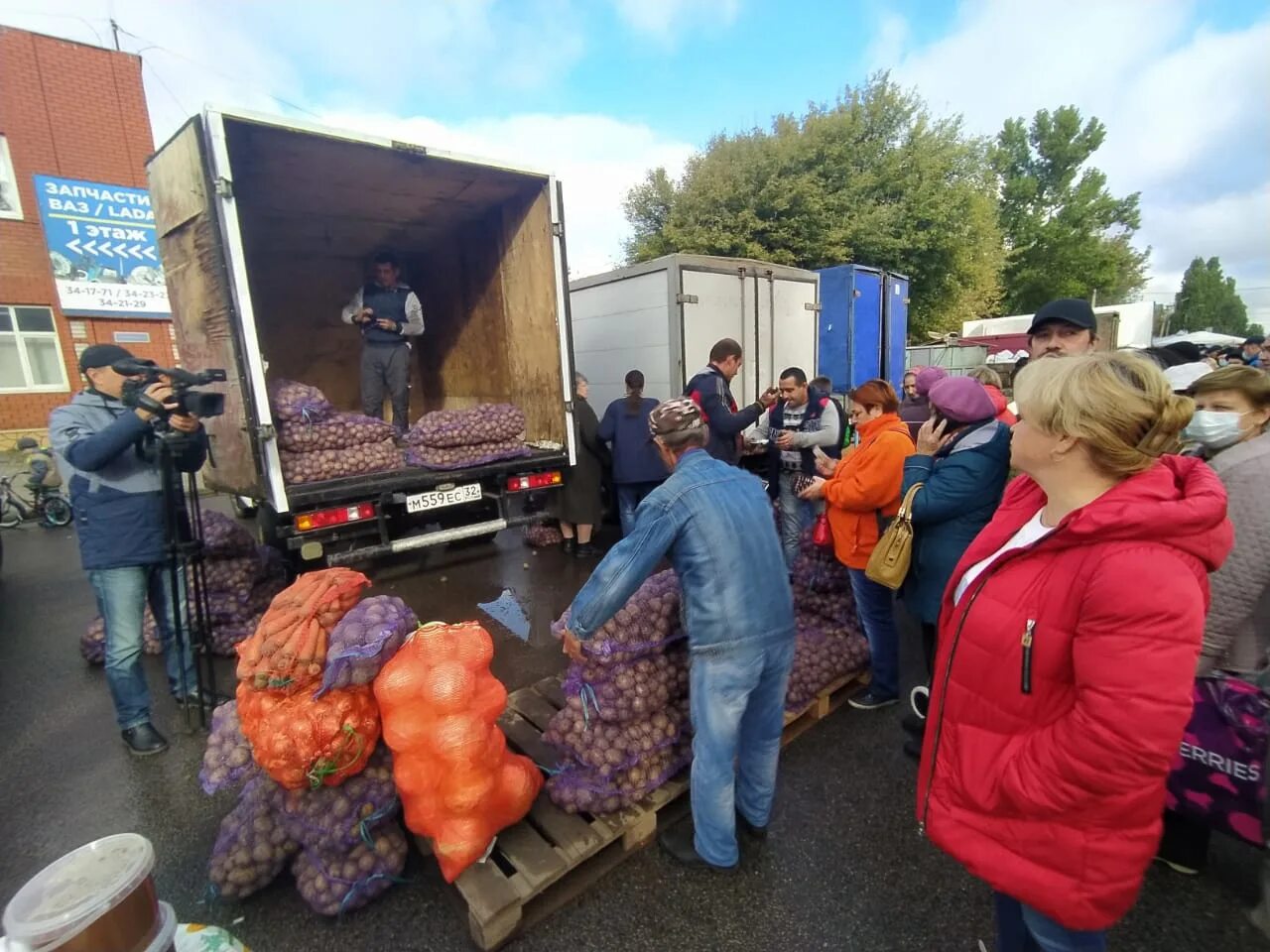 Отбой ракетной опасности в курске. Осенняя ярмарка в Курске. Ярмарка Курск. СХ ярмарка в Курске. Курск овощная ярмарка 2022 октябрь.