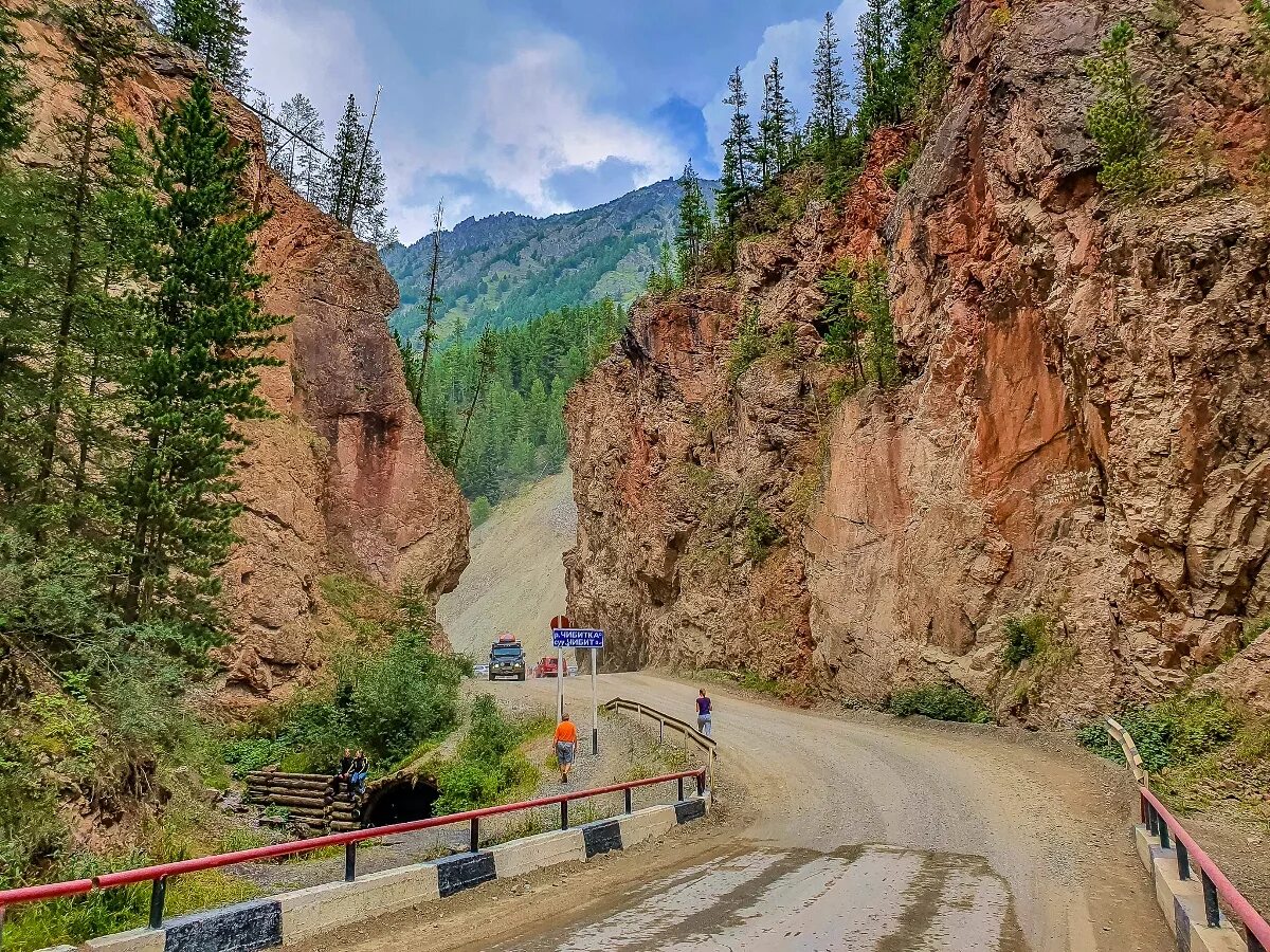 красные ворота горный алтай