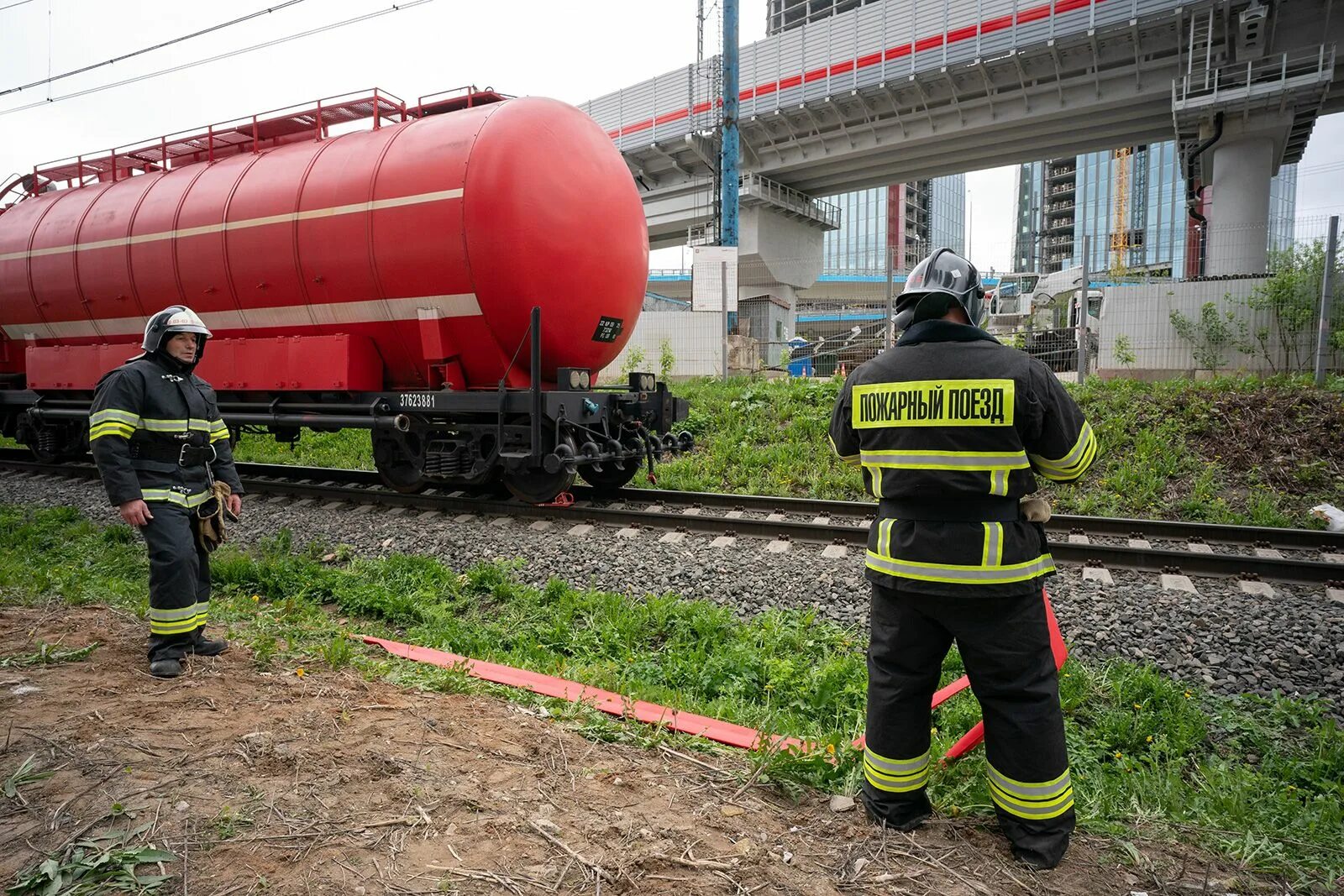 Учения мчс в высотном здании. Спасатели оперативно локализовали пожар в высотном доме. Учения мчс в высотном здании. Спасатели оперативно локализовали пожар в высотном доме. Пожар в москве сейчас на юго-западе.