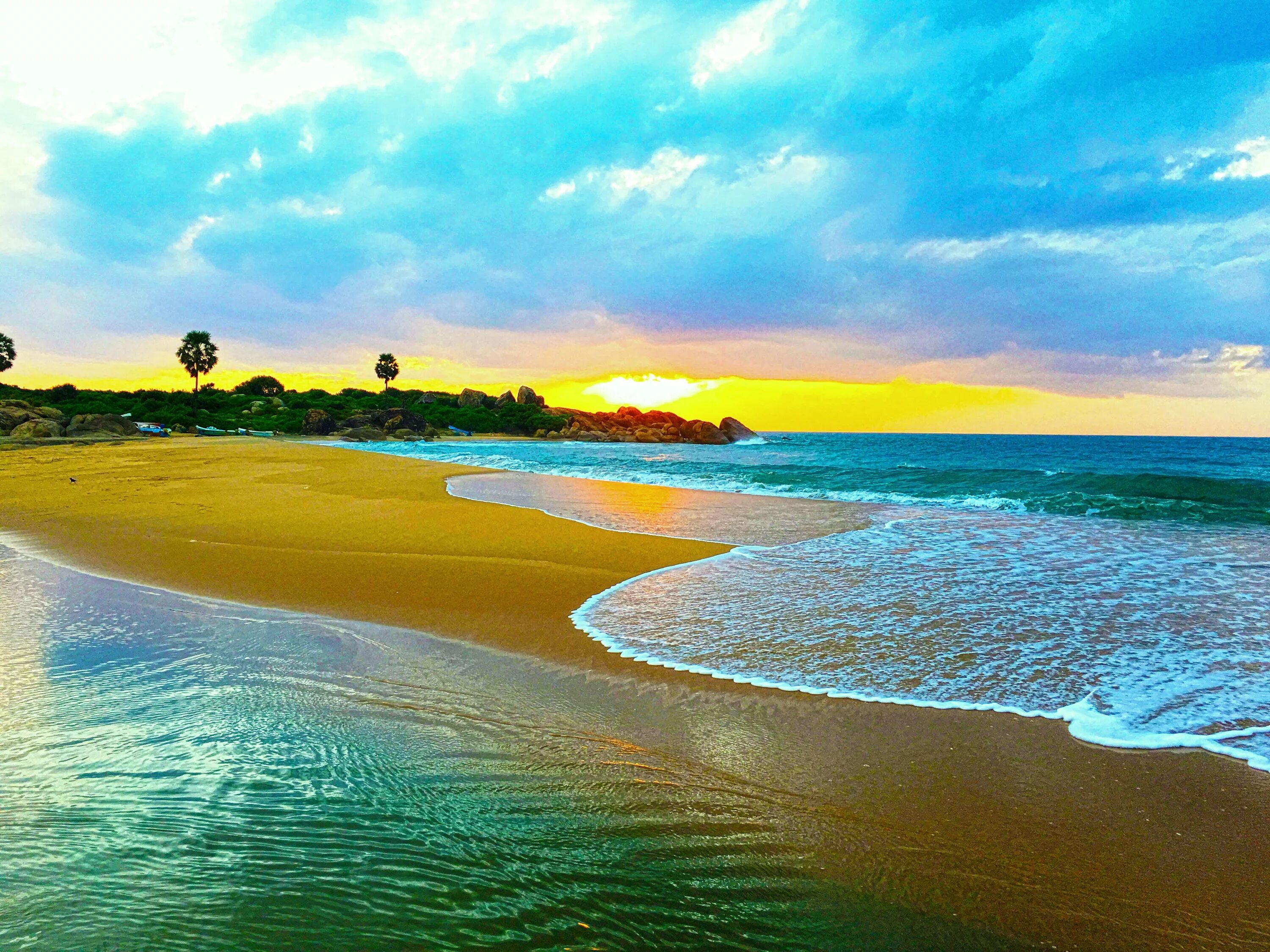 Океан омывающий шри ланку. Шри Ланка море. Индийский океан Шри Ланка. Побережье индийского океана Шри Ланка. Лагуна Шри Ланка.