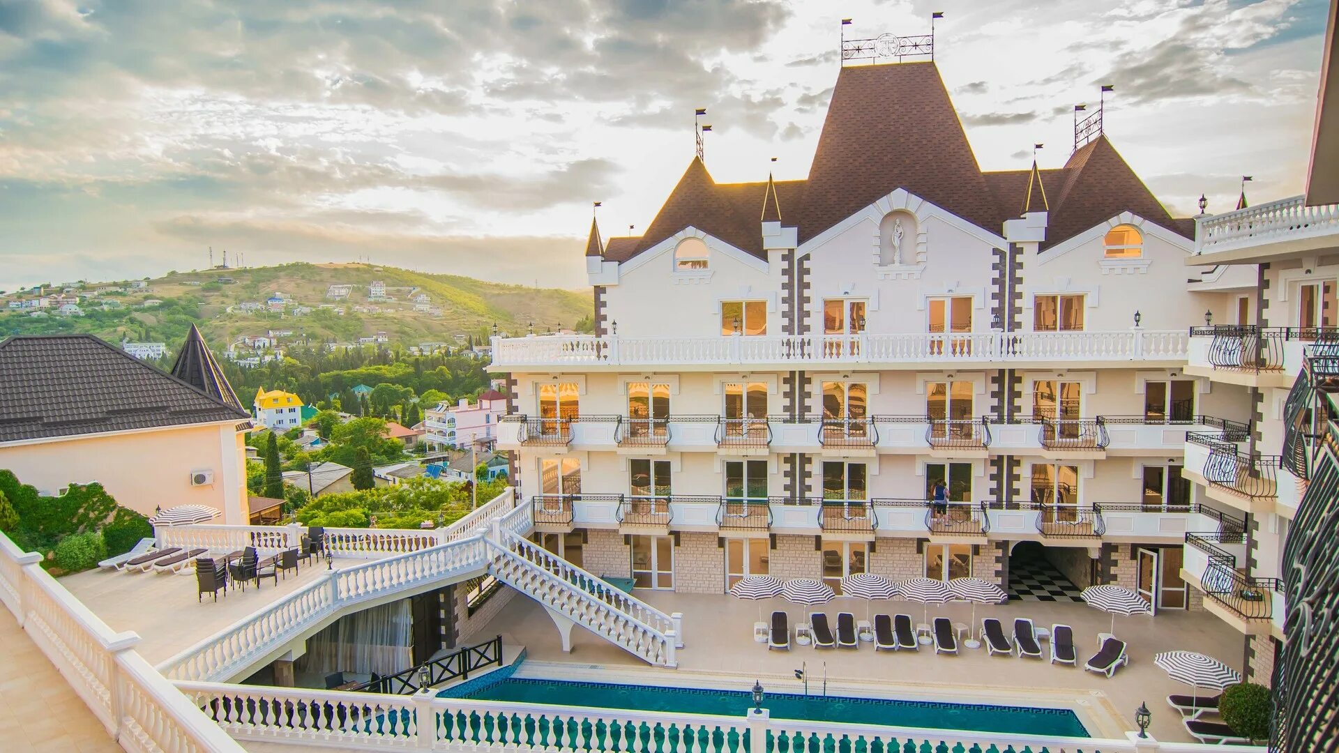 солнечногорское алушта пляж. алушта отдых 2023 отзывы. алушта отдых 2023 отзывы. камелот алушта малореченское. дом нептуна.