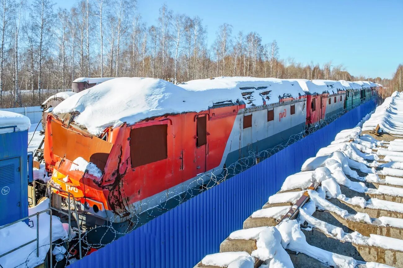 Электровоз вл 11 с пригородным поездом. 2эс6 415 крушение. Поезд на егоршино. Поезд на егоршино. Тчэ егоршино.