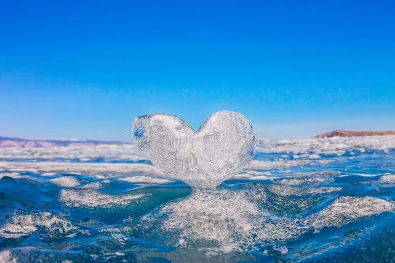 В тепле сердце в льдах. Сердце на льду Байкала. Лед Байкала сердечко. Сердце из льда. Сердце из волн.