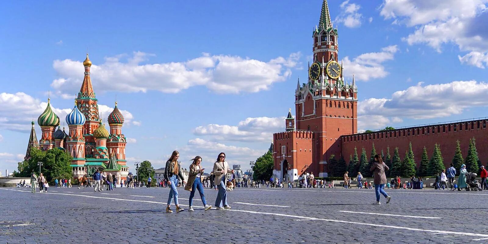 Что посетить в москве летом 2025. Город москва. красная площадь фото. москва летом. туристы в москве.