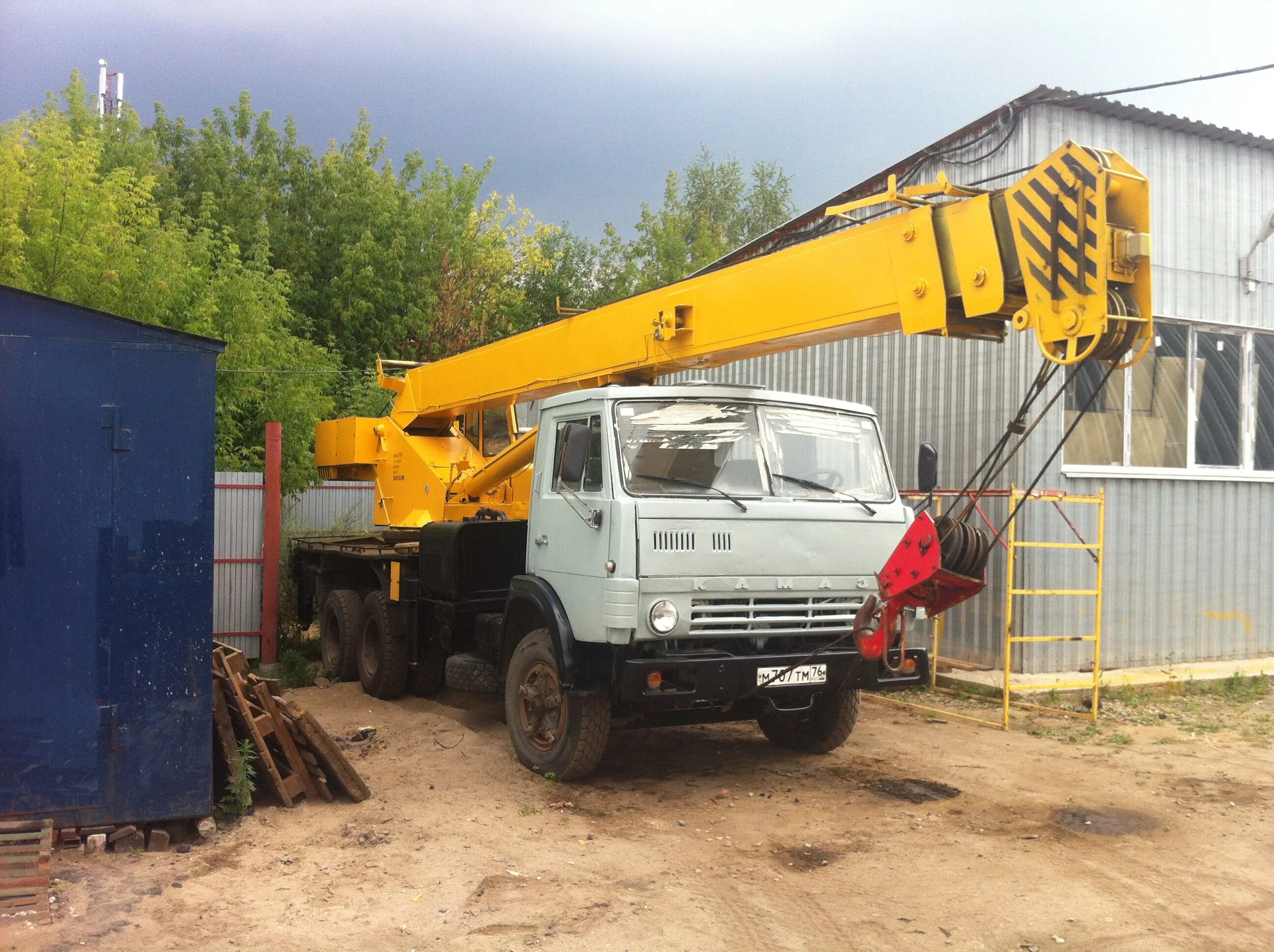 Зил кс 2571. Грузовой кран маз - 5337 кс3577-3. Кран кс 3574м1. Ивановец 42,5 т монтажный кран. Кс 55729 краз.