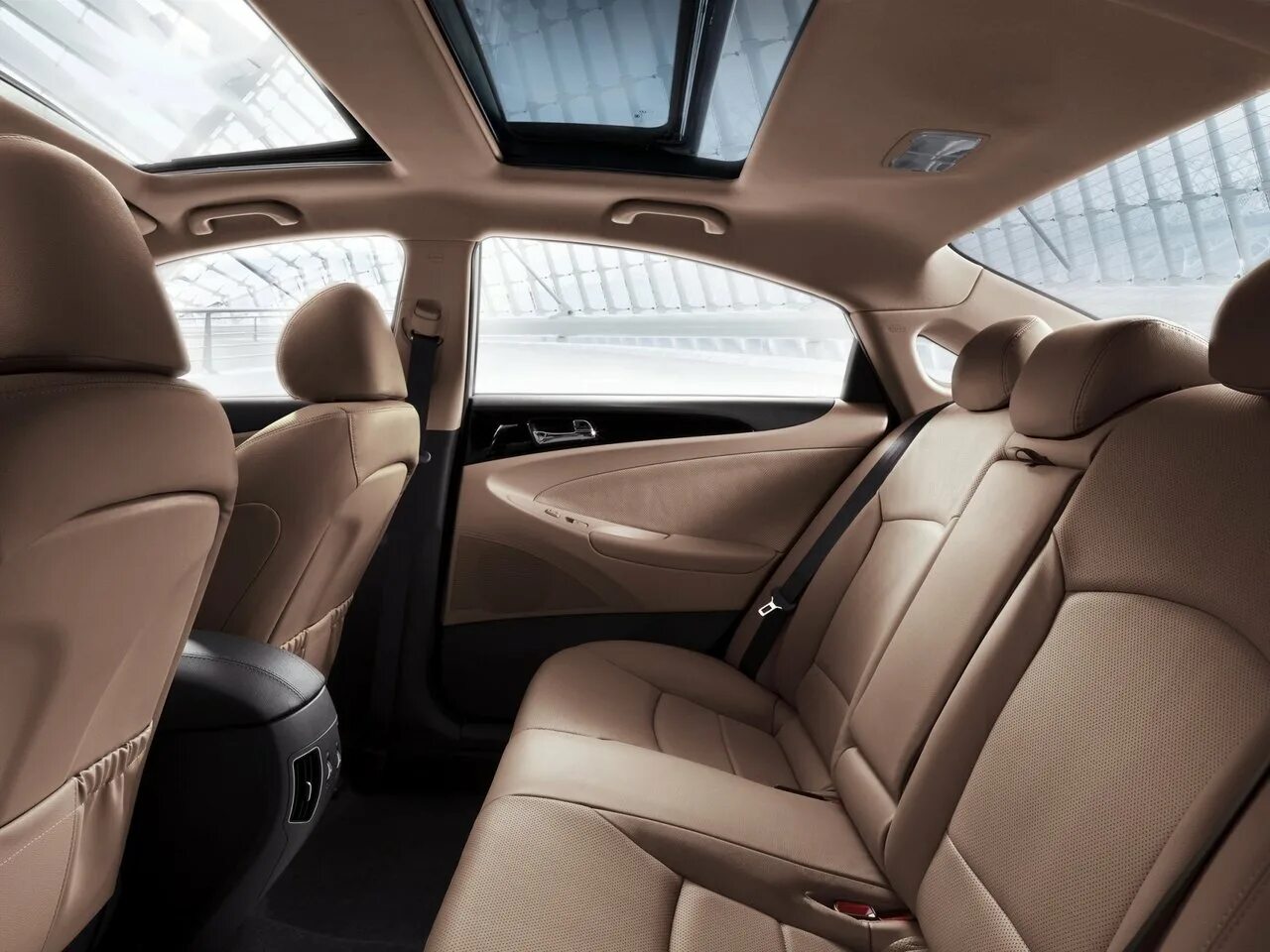 Хендай внутри салона. Hyundai Sonata 2014. Hyundai Sonata 2011 Interior. Hyundai Sonata 2014 салон. Hyundai Sonata салон.