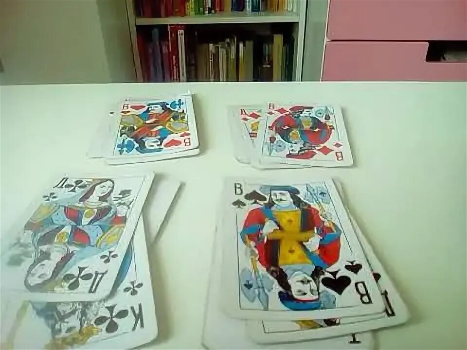 Четыре туза четыре короля карточный фокус. Фокус с картами 4 Вальта 4 дамы 4 короля 4 туза. Карточный фокус жили были 4 короля. Фокус с картами жил был Король.