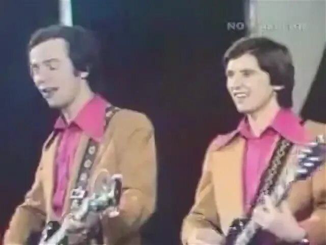 Виа пламя куба. Виа пламя куба. Валерий белов виа пламя. Куба далека куба рядом виа пламя. Борис лобанов виа пламя.