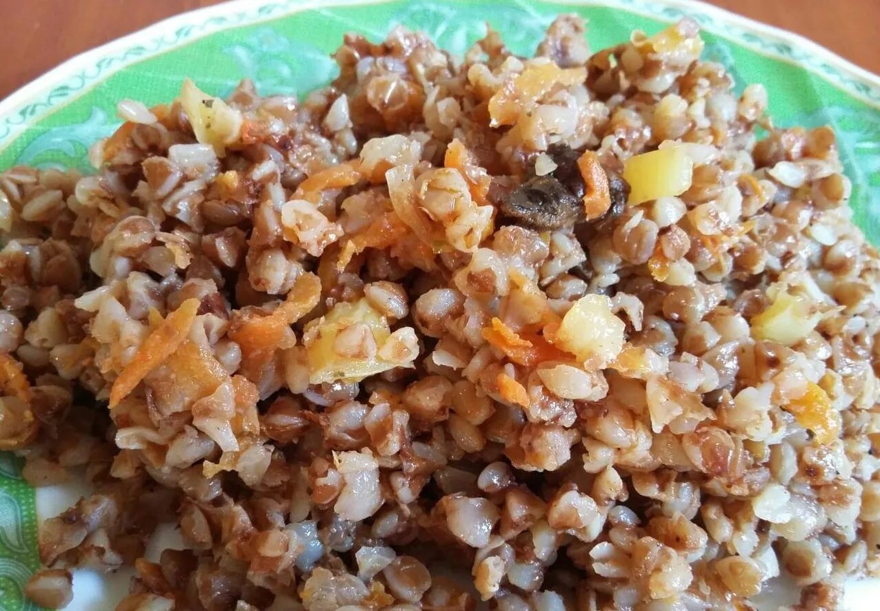 Стакан пшена. Гречка вареная. Гречка с фаршем. Гречневая и рисовая крупа. Каша рис с гречкой.