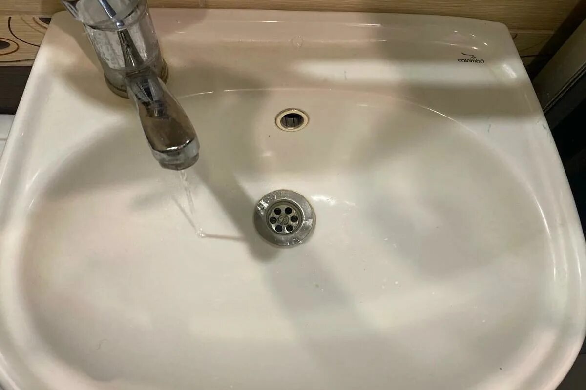 Сальск отключили воду. Кран с водой. Кран с водой. Сальск отключили воду. Отключение водопровода.