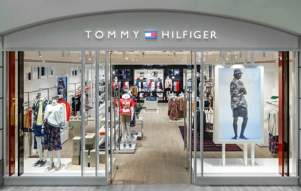 Tommy hilfiger магазин одежды. магазин томми хилфигер. Tommy hilfiger витрина 2022. томми хилфигер одежда. томми хилфигер магазины спб.