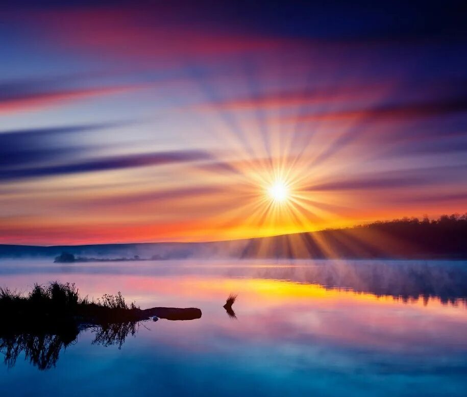 Красивый рассвет. «яркий закат». Красный закат. Небо закат персиковый. Багровый закат.