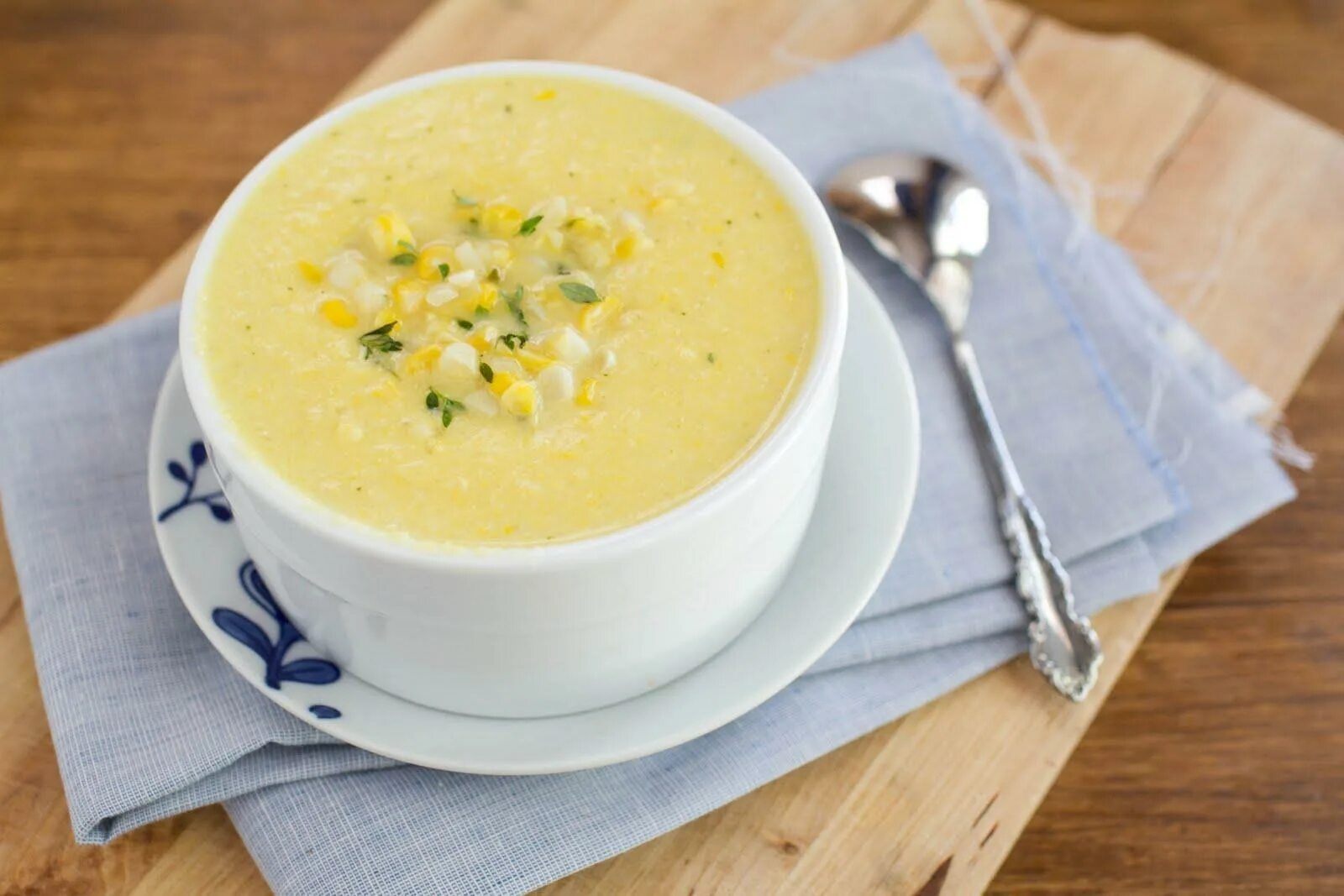 Пюре из кукурузы консервированной. Кукурузный чаудер. крем суп из кукурузы. кукурузная похлёбка. сырный суп чаудер.