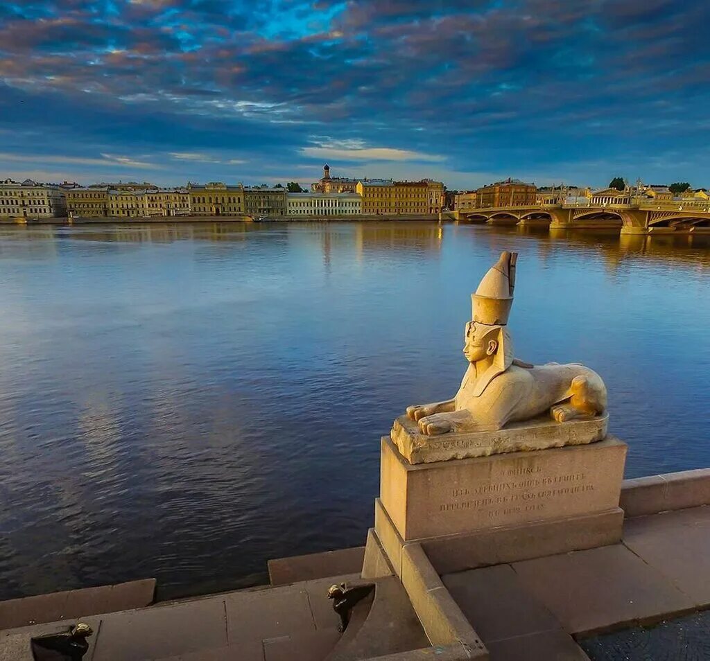 Сфинксы в питере. Египетские сфинксы в Санкт-Петербурге на Университетской набережной. Сфинксы на Университетской набережной. Сфинксы у Академии художеств в Санкт-Петербурге. Сфинксы СПБ Академия художеств.