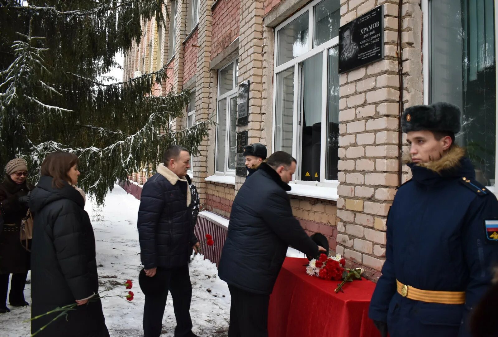 Новости спецоперации 1. Ртищево жители. Мемориальные доски погибшим в спецоперации. Открытие мемориальной доски в школе. Открытие мемориальной доски в школе погибшему на Украине.