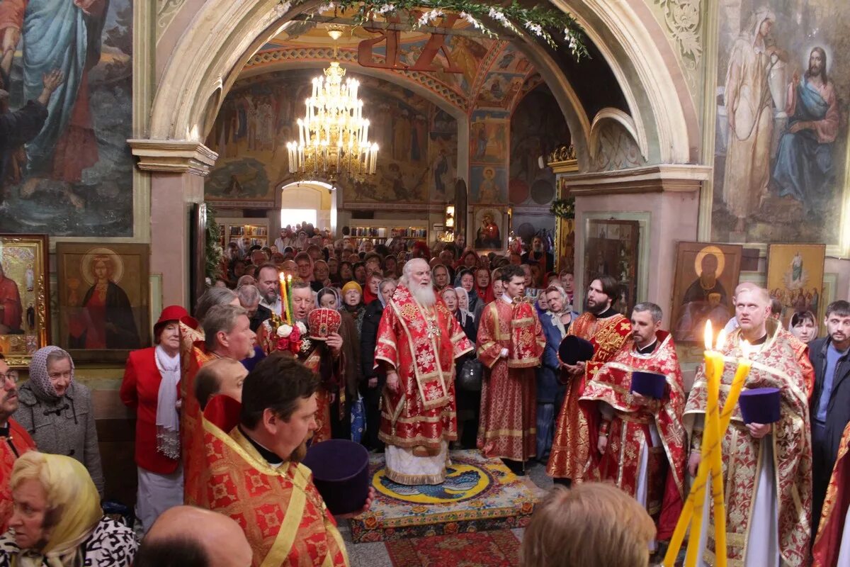 храм живоносный источник в царицыно. протоиерей олег корытко. протодиакон виктор маценко живоносный источник в царицыно. евгений дынич священник живоносный источник. иконы храма живоносный источник в парке царицыно.