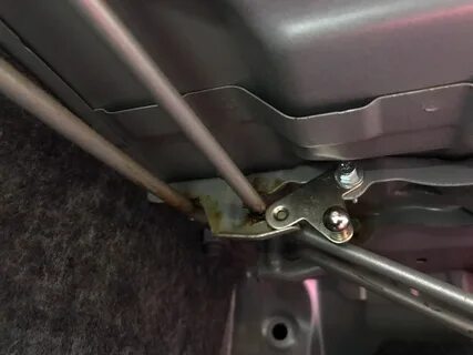 Газовый упор не сжимается